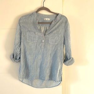 Small Carve Dylan Gauze Henley powder blue and white